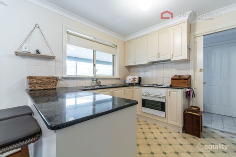 Property photo of 1/8 Honeysuckle Place Lake Albert NSW 2650