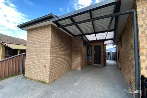 12a Glenroy Cres, St Johns Park, NSW 2176