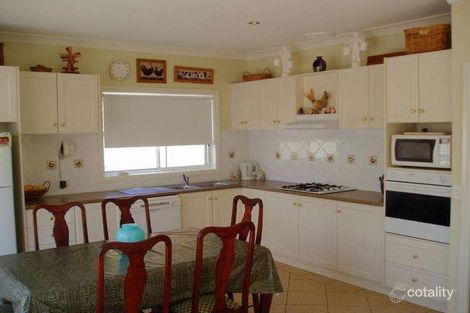Property photo of 12 Dunstall Gardens Caroline Springs VIC 3023