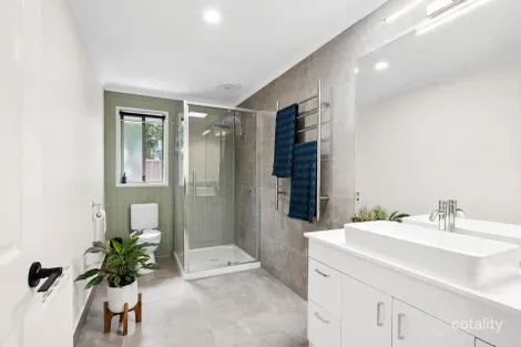 Property photo of 4 Jemacra Place Mount Clear VIC 3350