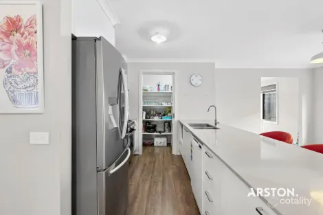 Property photo of 58 Meadowlea Crescent Pakenham VIC 3810