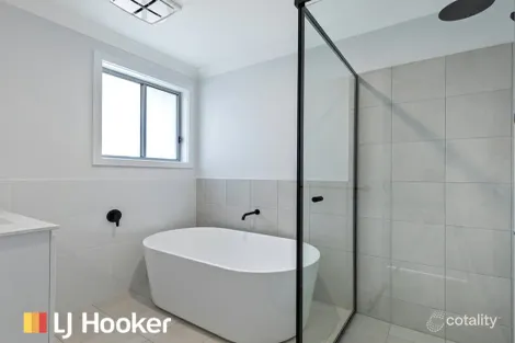 Property photo of 45 Explorers Way Westdale NSW 2340