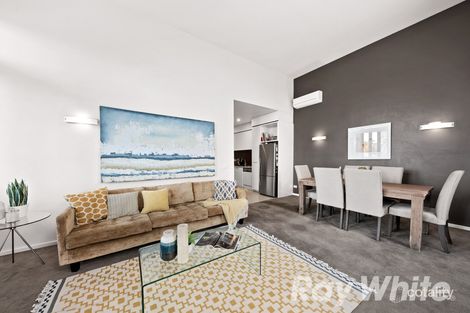 Property photo of 2/136 Ernest Jones Drive Macleod VIC 3085
