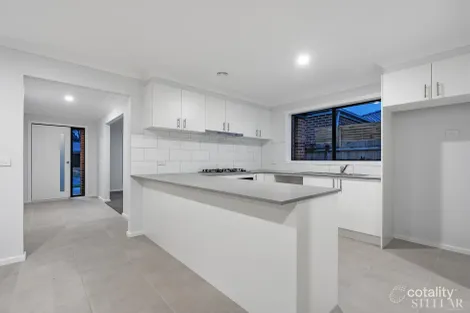 Property photo of 29 Goldshine Crescent Drouin VIC 3818