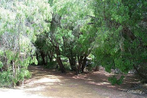 18 Grove St E, Little Grove, WA 6330