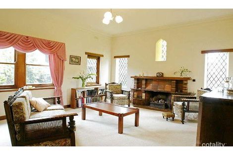 Property photo of 2 Hampton Grove Camberwell VIC 3124