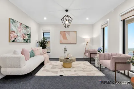 Property photo of 30 Ambassador Circuit Cranbourne South VIC 3977