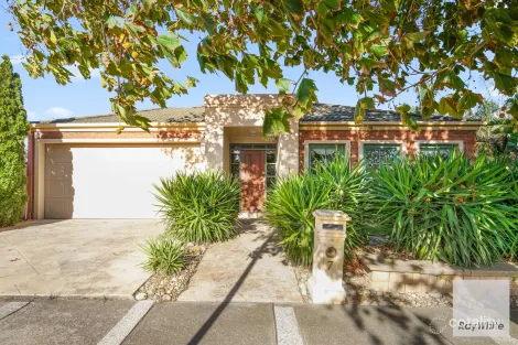 Property photo of 7 Rowlandson Place Taylors Lakes VIC 3038