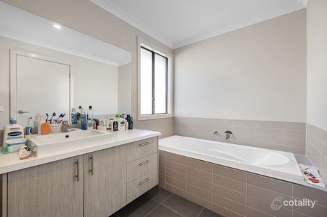 Property photo of 101 Fiorelli Boulevard Cranbourne East VIC 3977