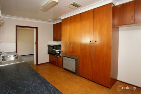 Property photo of 4 Quambi Place Mount Austin NSW 2650