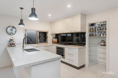 Property photo of 8 Elsworth Drive Strathfieldsaye VIC 3551