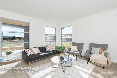 Property photo of 1 Bluskie Close Bungendore NSW 2621