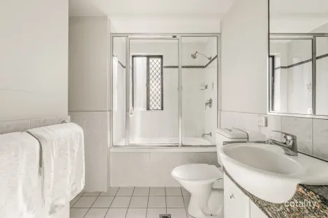 Property photo of 9/40 Bell Street Kangaroo Point QLD 4169