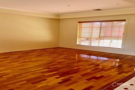 Property photo of 2 Hannah Avenue Hillside VIC 3037