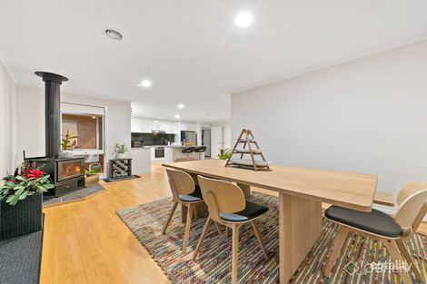 Property photo of 9 Wirrabarra Place Berwick VIC 3806