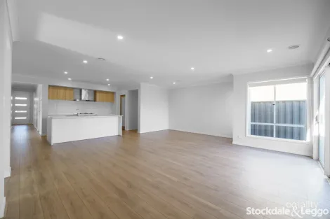 Property photo of 4 Bodkin Drive Tarneit VIC 3029