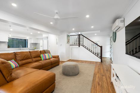 Property photo of 8 Thornburgh Street Oxley QLD 4075