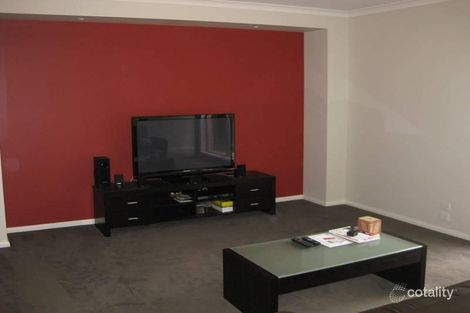 Property photo of 16 Rosella Crescent Caroline Springs VIC 3023
