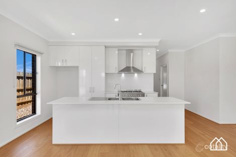 Property photo of 11 Koobush Boulevard Wollert VIC 3750