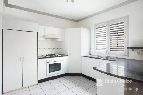 Property photo of 1/8A Taylor Road Albion Park NSW 2527