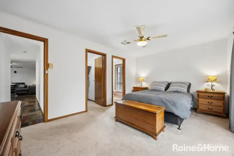 Property photo of 18 Arabian Drive Woodcroft SA 5162