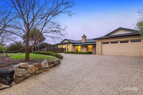 4 Summerfield Dr, Mornington, VIC 3931
