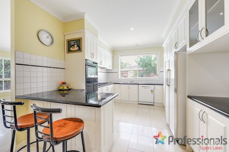 Property photo of 9 Roseleigh Boulevard Sydenham VIC 3037