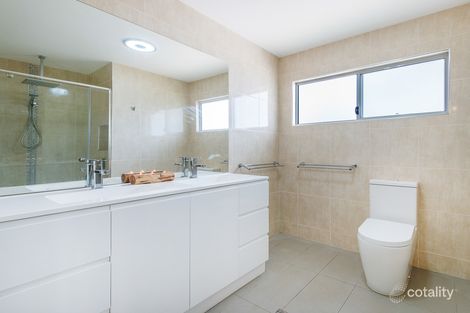 Property photo of 21 David Road Holland Park QLD 4121