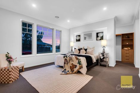 Property photo of 10 Lumbrook Parade Truganina VIC 3029