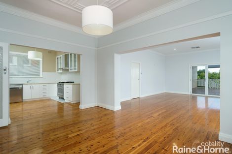 Property photo of 10 Young Street Turvey Park NSW 2650