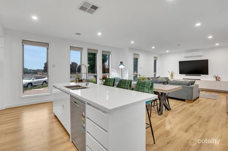 Property photo of 41 Everglade Crescent Roxburgh Park VIC 3064