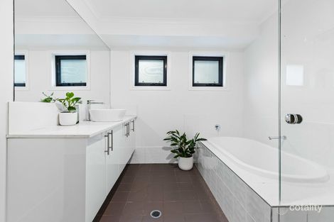 Property photo of 32 Angophora Drive Pokolbin NSW 2320