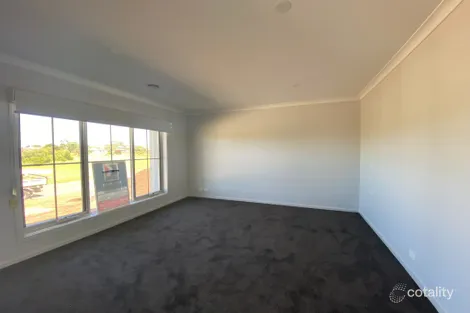 Property photo of 32 Waldock Way Warrnambool VIC 3280
