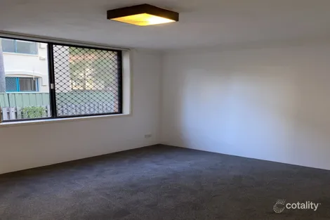 Property photo of 2/118 Surf Parade Broadbeach QLD 4218