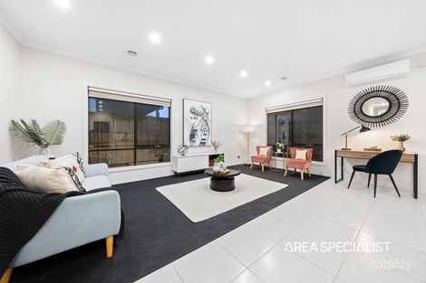 Property photo of 18 Dalziell Crescent Cranbourne North VIC 3977