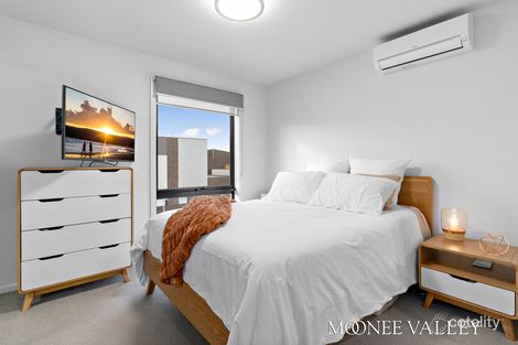 Property photo of 10 Aldea Crescent Avondale Heights VIC 3034