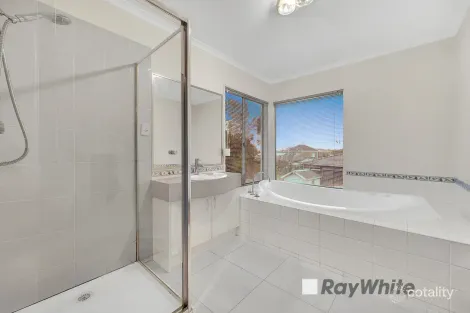 Property photo of 1 Cloverlea Grove Narre Warren South VIC 3805