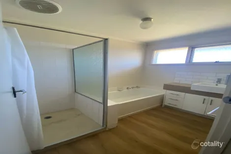 Property photo of 2/27 King Street Paynesville VIC 3880