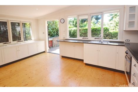 Property photo of 30 Waratah Avenue Katoomba NSW 2780