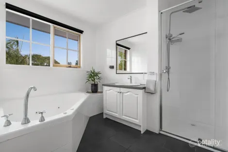 Property photo of 13 Standring Close Donvale VIC 3111