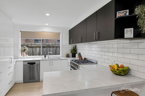 Property photo of 76 Melissa Way Pakenham VIC 3810