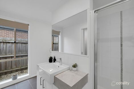 Property photo of 76 Melissa Way Pakenham VIC 3810
