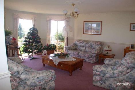 Property photo of 94 Montbrae Circuit Narre Warren North VIC 3804