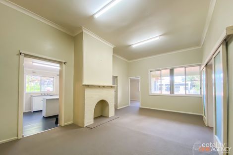 1 Delma Pde, Warners Bay, NSW 2282