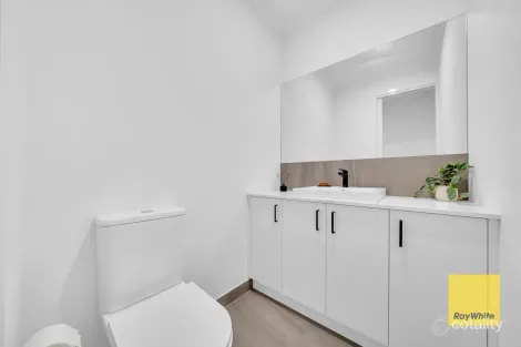 Property photo of 17 Warrnambool Avenue Truganina VIC 3029