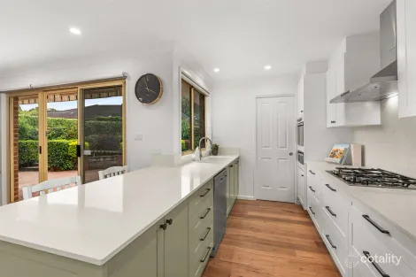 Property photo of 6 Conifer Place Mittagong NSW 2575