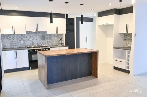 Property photo of 9 Aqualine Court Bargara QLD 4670