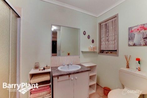 Property photo of 32 Samantha Crescent Cranbourne North VIC 3977
