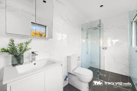 Property photo of 18 Grandview Parade Epping NSW 2121