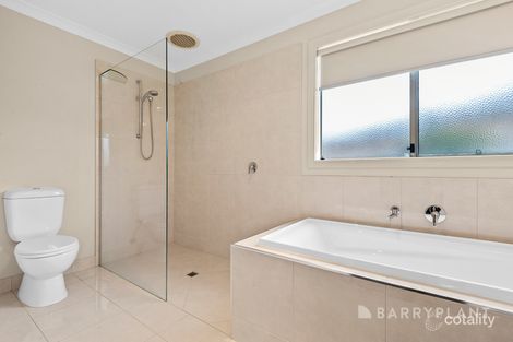 Property photo of 37 Cook Street Drouin VIC 3818